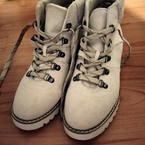 Cliffs cream boots size81/2